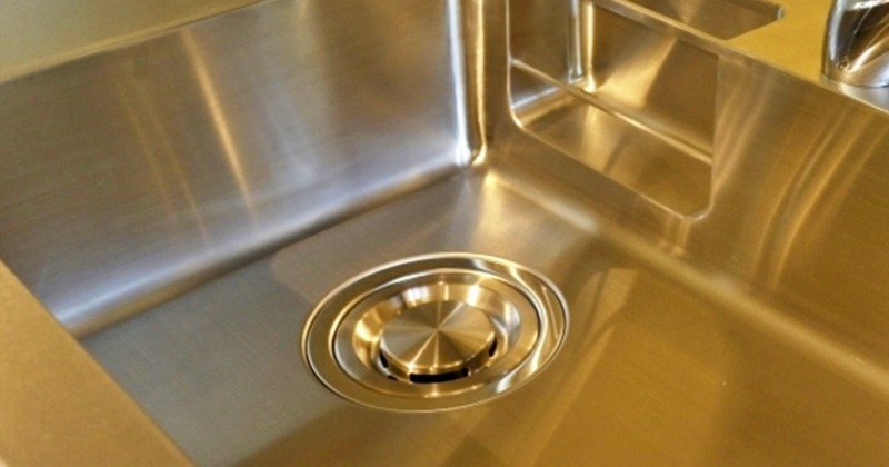 キッチンシンクの掃除のやり方(汚れの原因別・排水口)